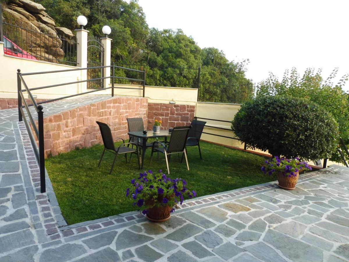 HELIANTHOS VILLA - APARTMENT No4 Palaiontsiflikion Exterior foto