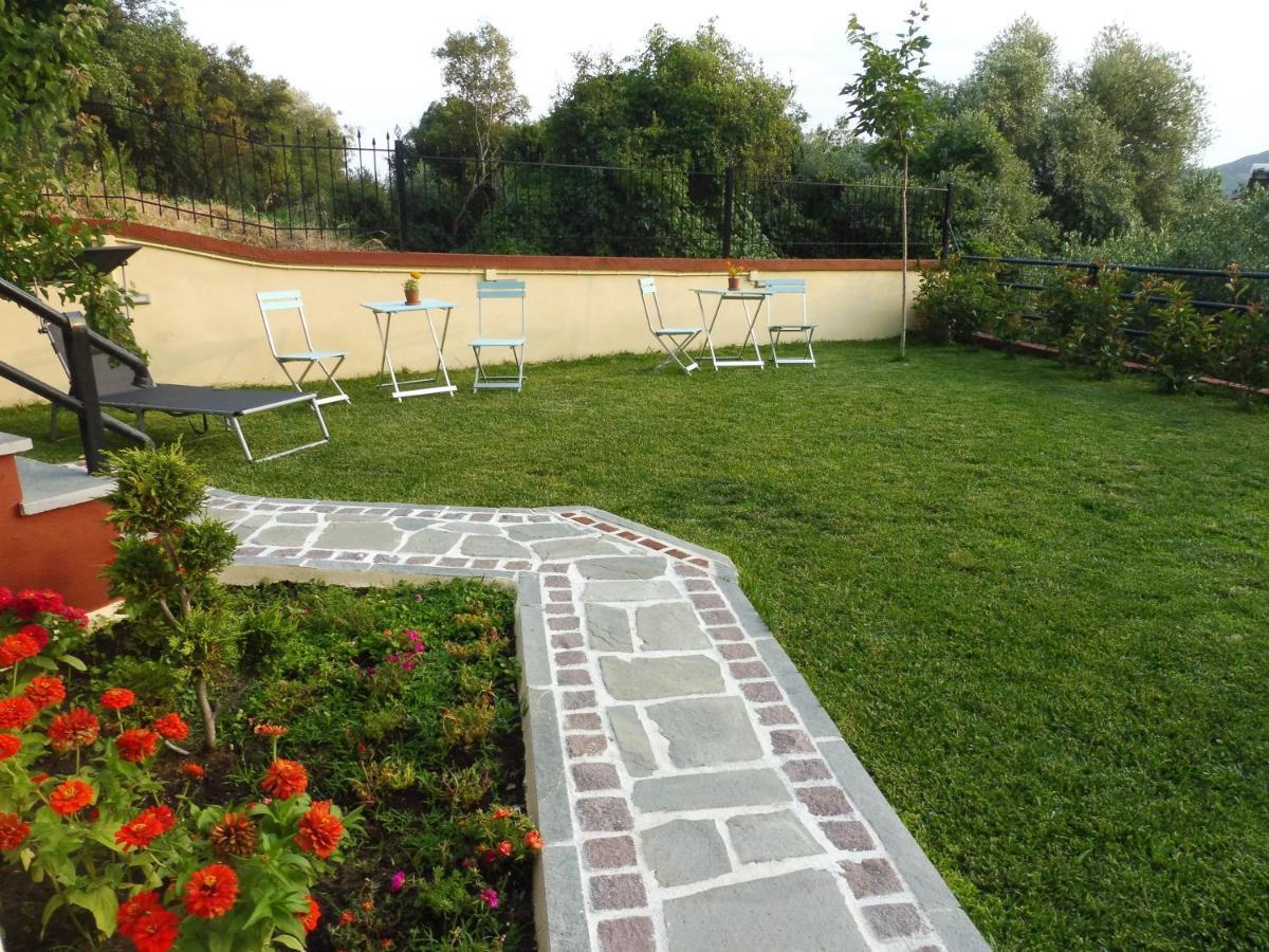 HELIANTHOS VILLA - APARTMENT No4 Palaiontsiflikion Exterior foto
